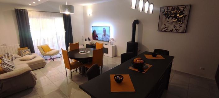 Image No.12-6 Bed Property for sale