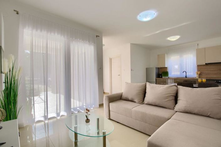 Image No.23-7 Bed Property for sale