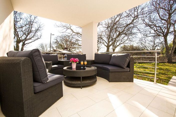 Image No.3-7 Bed Property for sale