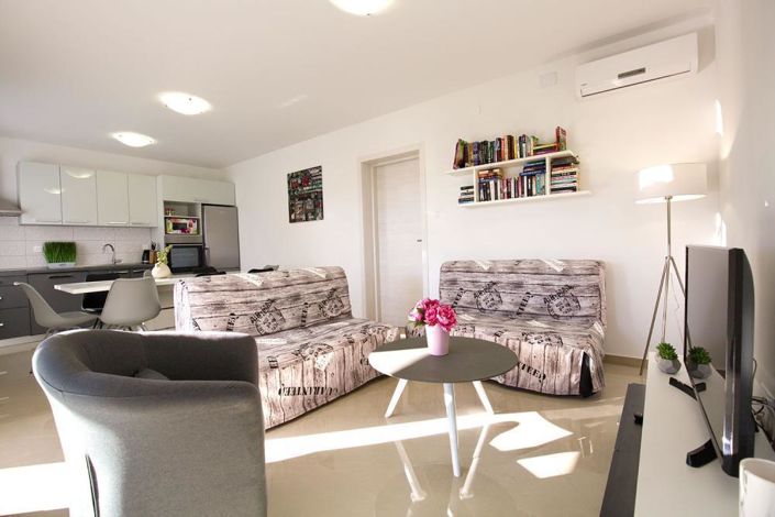 Image No.6-Propriété de 7 chambres à vendre à Ližnjan