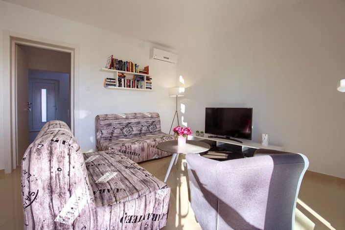 Image No.8-Propriété de 7 chambres à vendre à Ližnjan