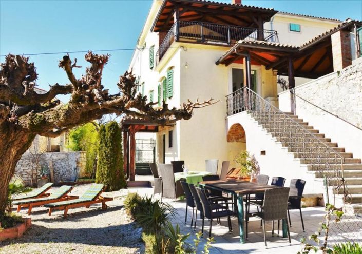 Image No.1-Propriété de 13 chambres à vendre à Croatie
