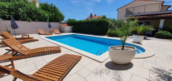 Image No.2-5 Bed Property for sale