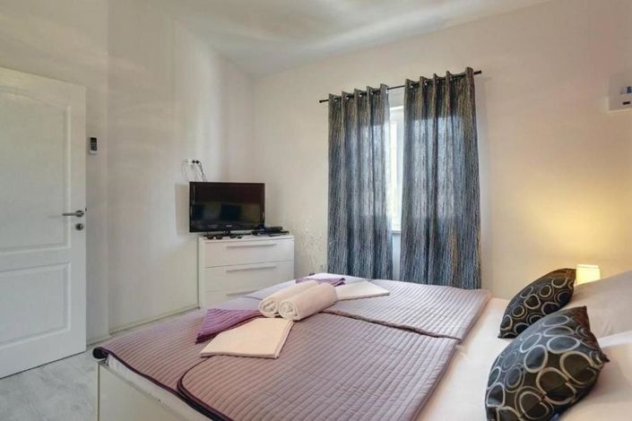 Image No.21-5 Bed Property for sale