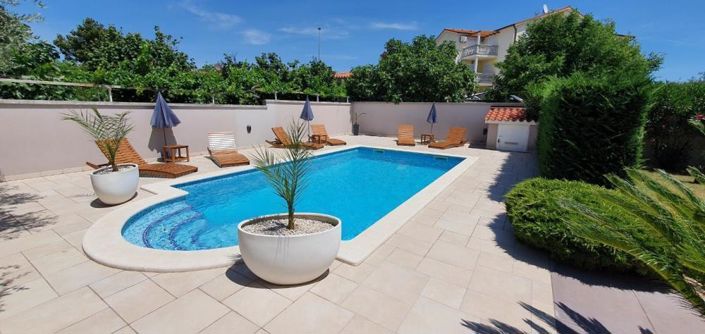 Image No.5-5 Bed Property for sale