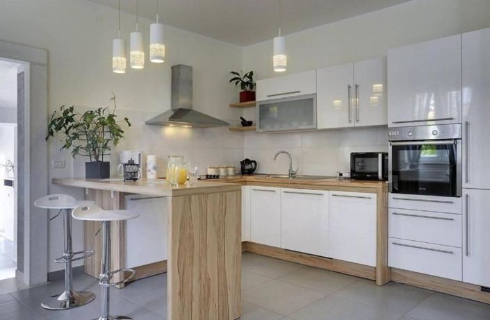 Image No.9-5 Bed Property for sale