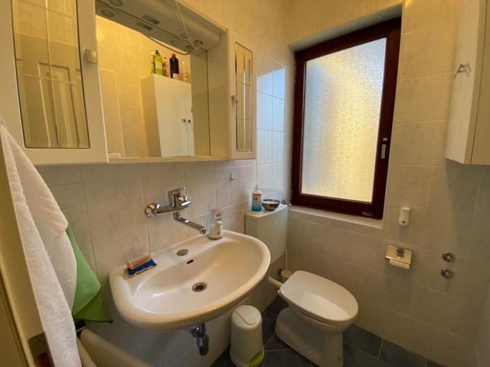 Image No.17-10 Bed Property for sale