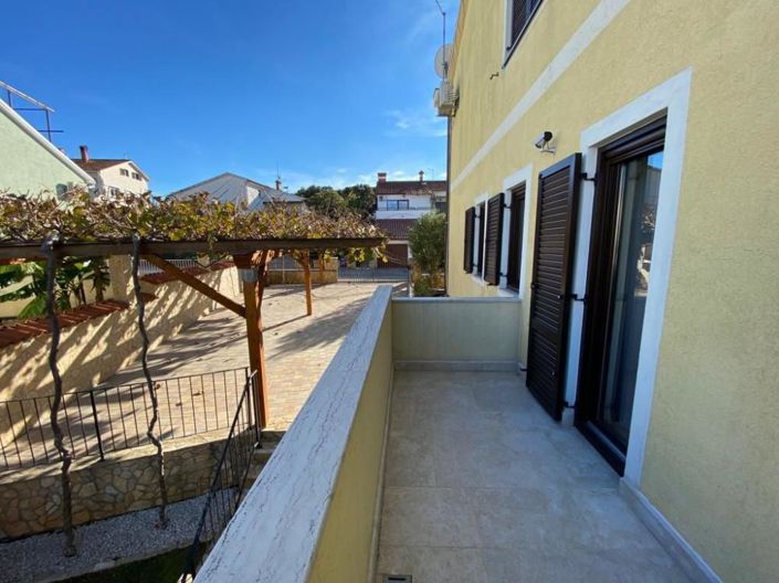 Image No.4-10 Bed Property for sale