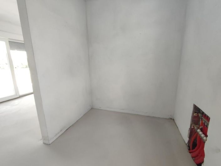 Image No.12-3 Bed Property for sale