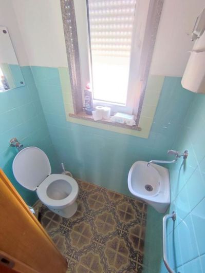 Image No.21-12 Bed Property for sale