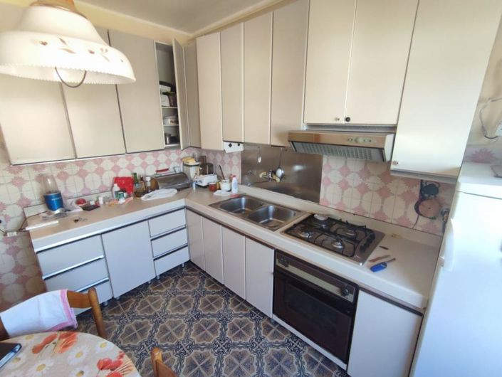 Image No.25-12 Bed Property for sale