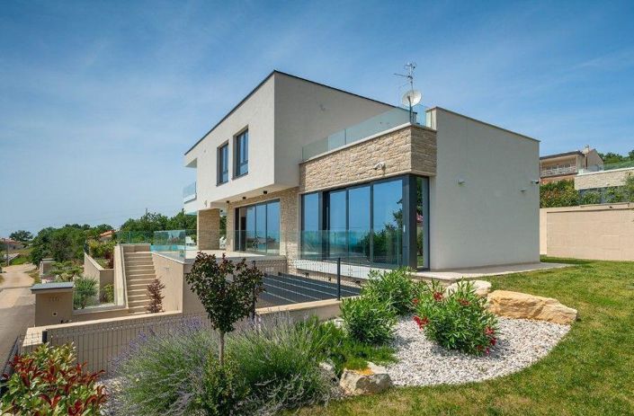 Image No.1-4 Bed Property for sale