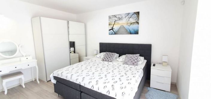 Image No.10-3 Bed Property for sale