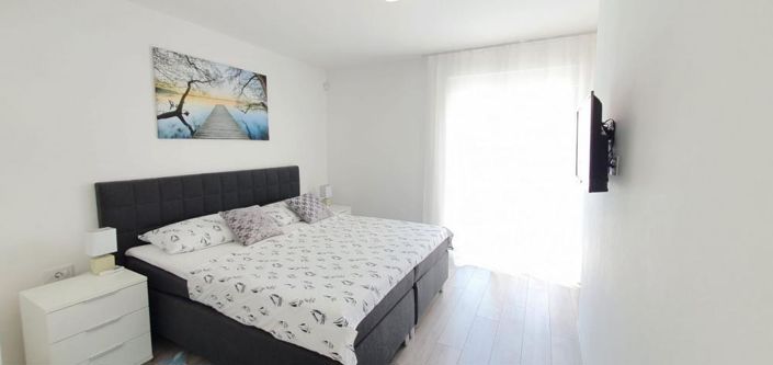 Image No.11-3 Bed Property for sale