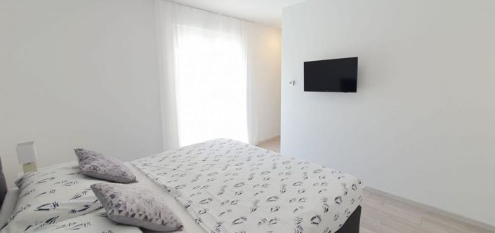 Image No.12-3 Bed Property for sale