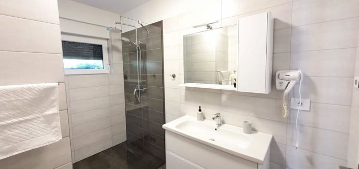 Image No.15-3 Bed Property for sale