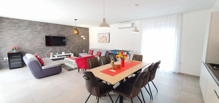 Image No.8-3 Bed Property for sale