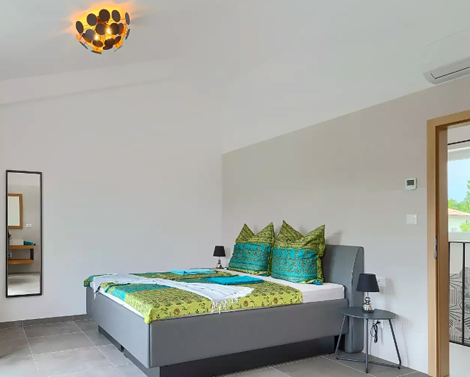 Image No.12-3 Bed Property for sale