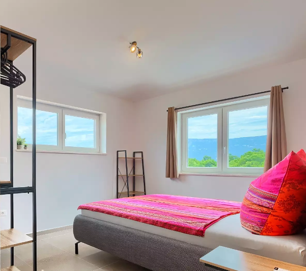 Image No.19-3 Bed Property for sale