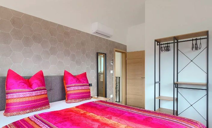 Image No.20-3 Bed Property for sale