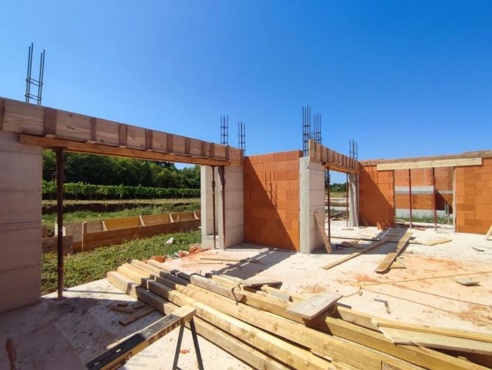 Image No.2-4 Bed Property for sale