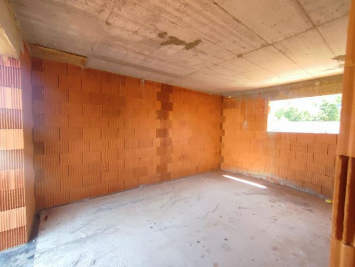 Image No.4-4 Bed Property for sale