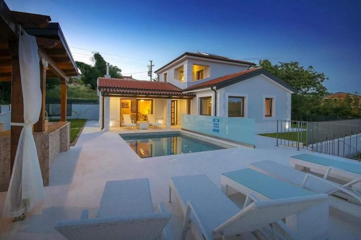 Image No.1-Propriété de 4 chambres à vendre à Croatie