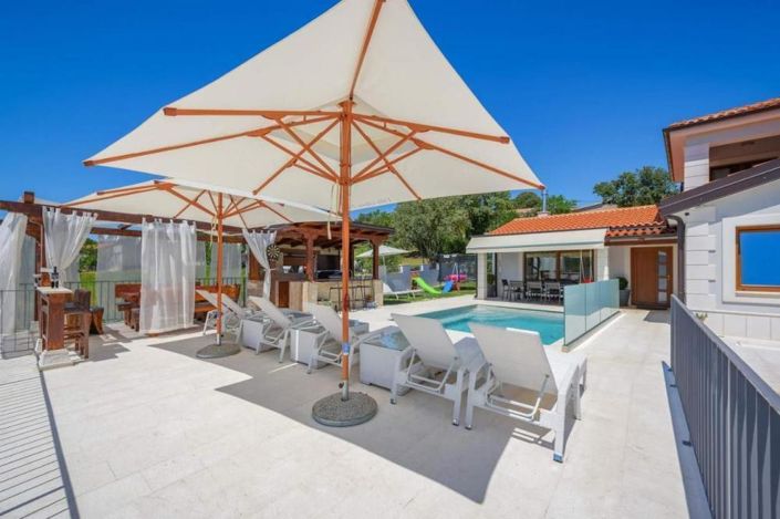 Image No.11-4 Bed Property for sale