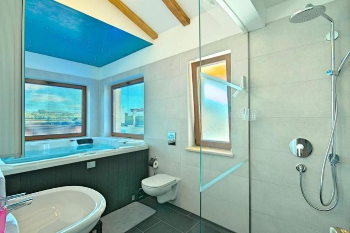 Image No.17-4 Bed Property for sale