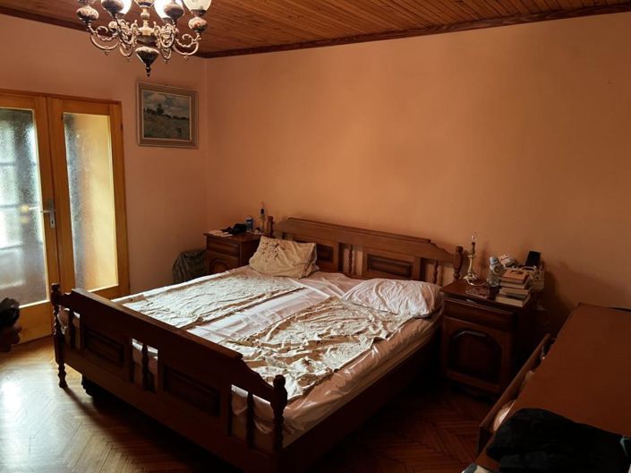 Image No.10-13 Bed Property for sale