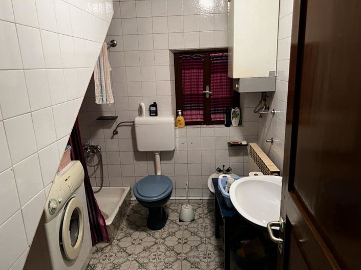 Image No.9-13 Bed Property for sale