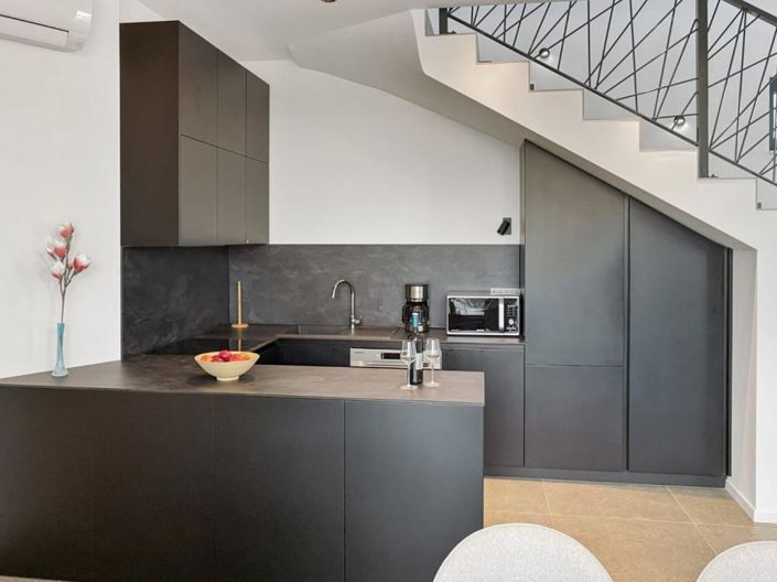 Image No.17-4 Bed Property for sale