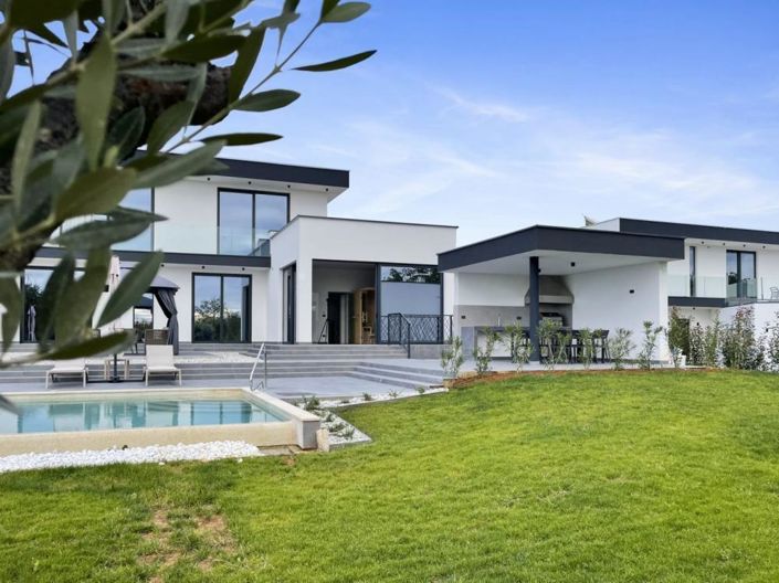 Image No.6-4 Bed Property for sale