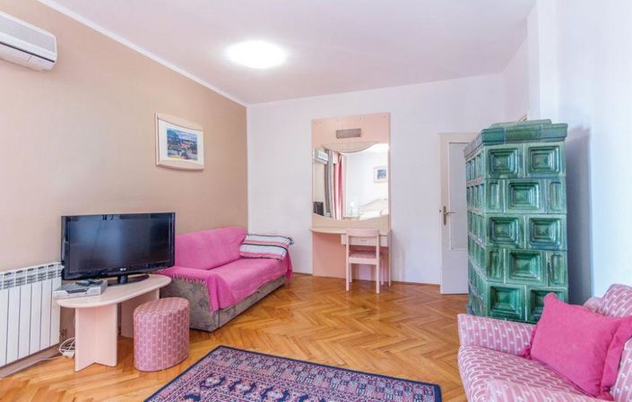 Image No.19-5 Bed Property for sale