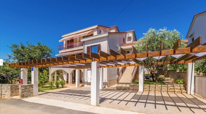 Image No.1-Propriété de 9 chambres à vendre à Croatie