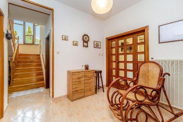 Image No.19-9 Bed Property for sale