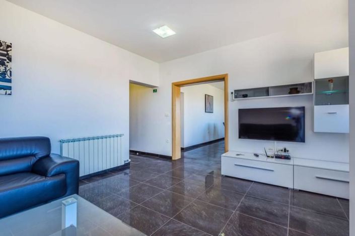 Image No.6-7 Bed Property for sale