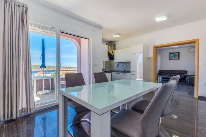 Image No.9-7 Bed Property for sale