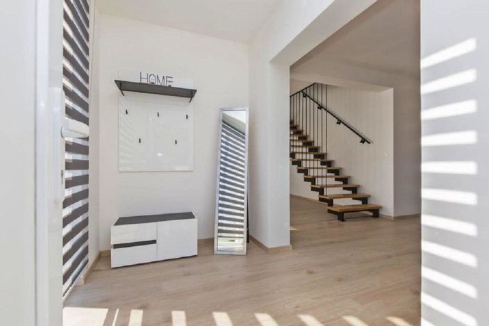 Image No.15-3 Bed Property for sale