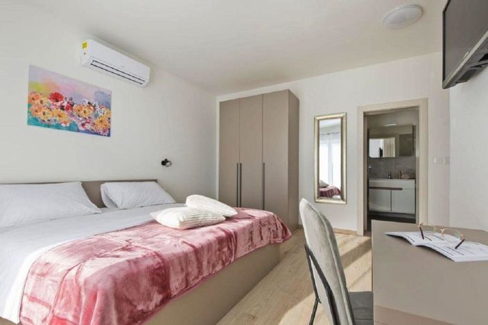 Image No.18-3 Bed Property for sale