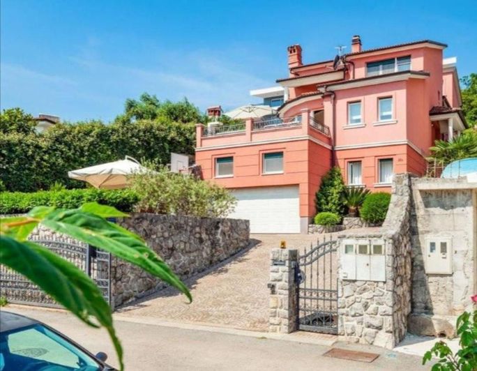 Image No.1-7 Bed Property for sale
