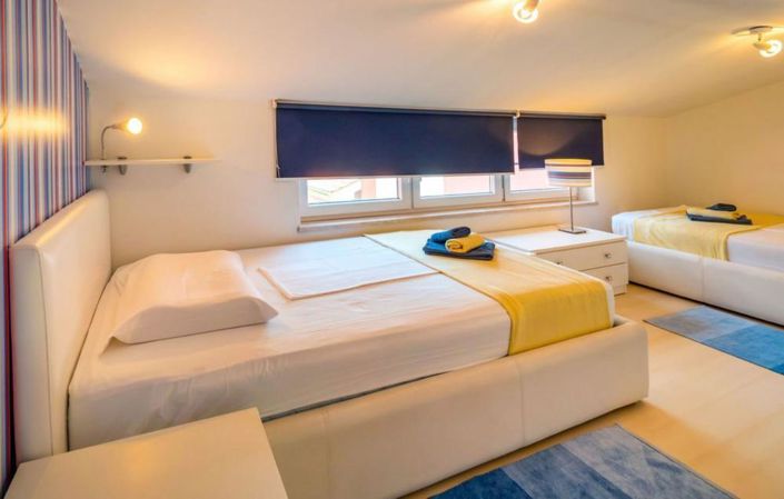 Image No.11-7 Bed Property for sale