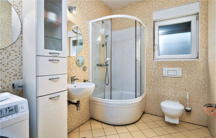 Image No.13-7 Bed Property for sale