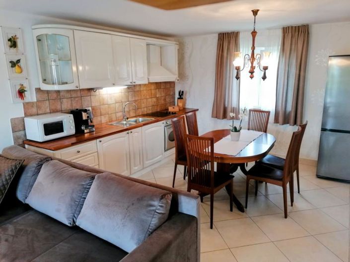 Image No.17-7 Bed Property for sale