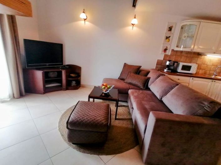 Image No.19-7 Bed Property for sale