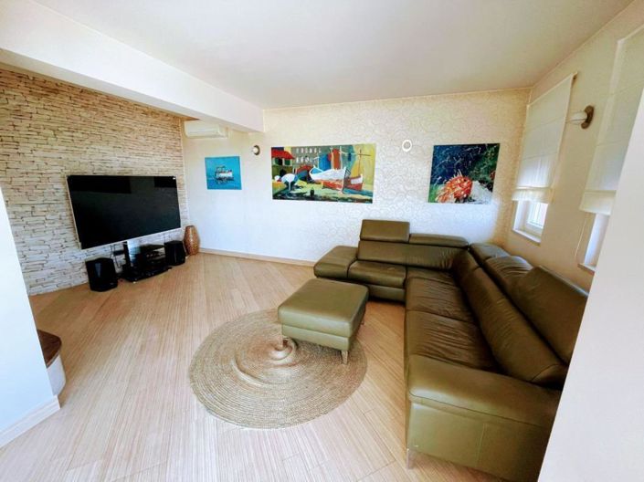 Image No.4-7 Bed Property for sale