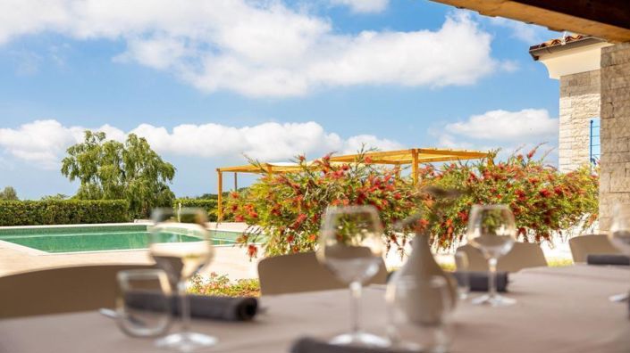 Image No.7-13 Bed Property for sale