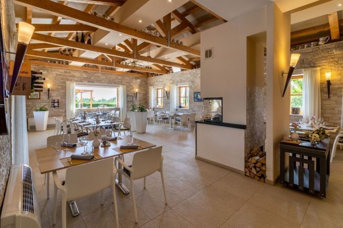 Image No.8-13 Bed Property for sale