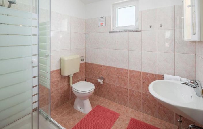 Image No.15-7 Bed Property for sale