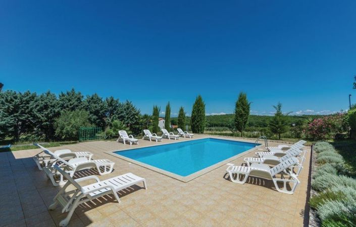 Image No.3-7 Bed Property for sale